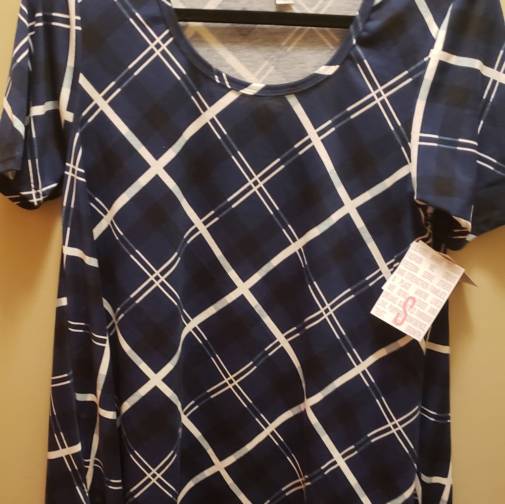 🇺🇲S Lularoe Perfect Tee NWTs
